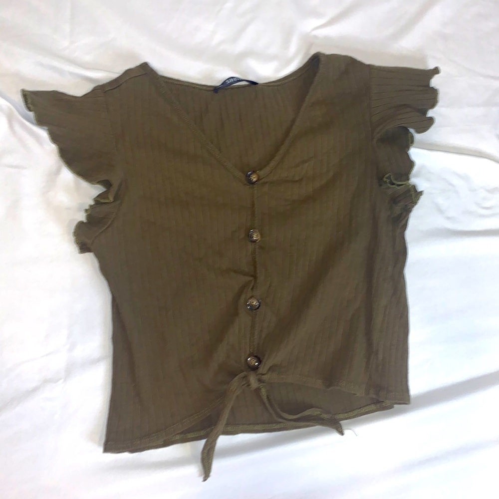 olive green button crop tee